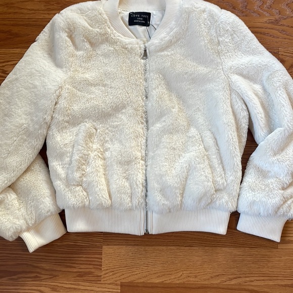 NWT White Faux Fur Soft Cozy Winter Jacket (Great for Holidays) Size Large - Picture 3 of 14
